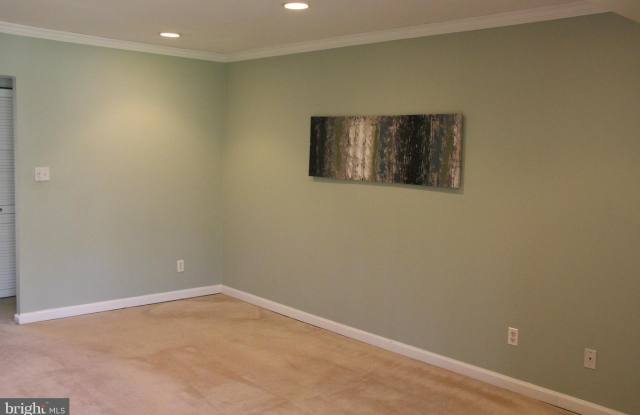 2240 CASTLE ROCK SQUARE Gallery 2