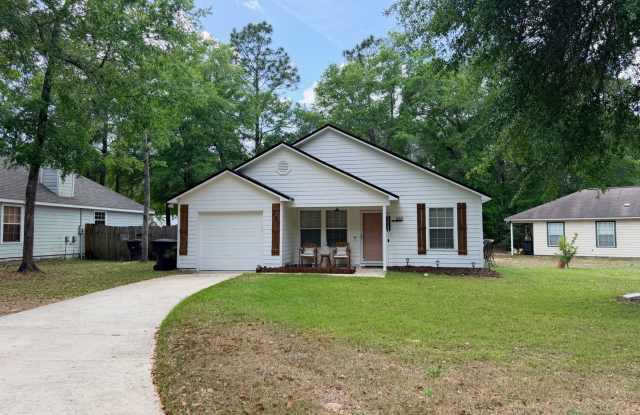 Fully Updated “Cottage” Home Near Colleges, Airport & Coastal Getaways photos photos