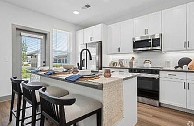 District South Apartments & Townhomes Gallery 2