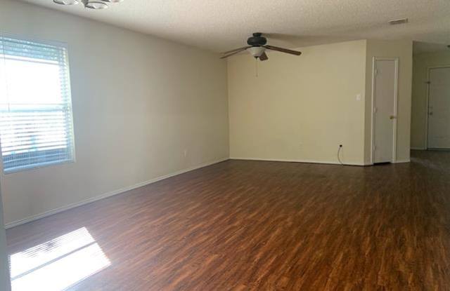2713 Vasey Oak Drive Gallery 3