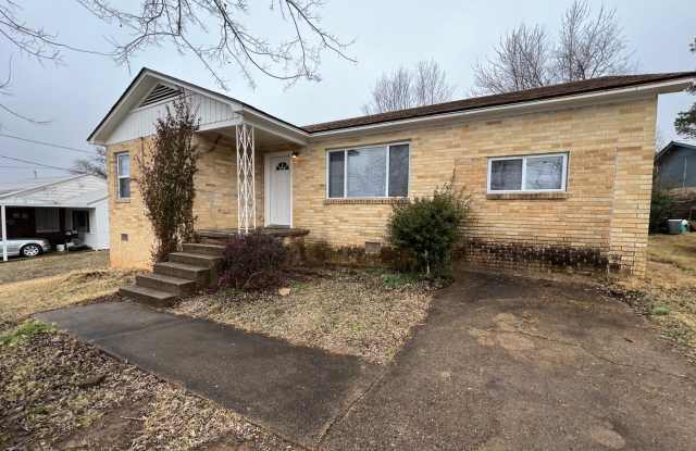 3 Bed 1 Bath House with Large shop building in back. - 711 Adeline Lane, Van Buren, AR 72956 3 Bed 1 Bath House with Large shop building in back. - 711 Adeline Lane, Van Buren, AR 72956