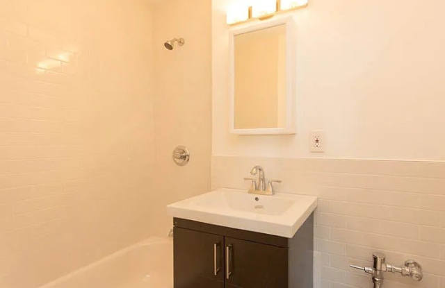 3850 Hudson Manor Ter Apt 5DW Gallery 4