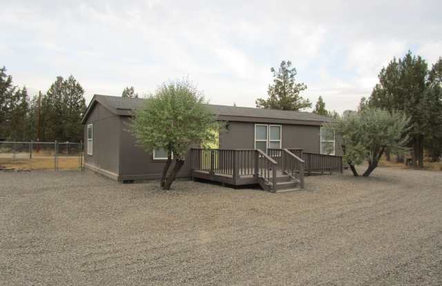 *PRICE IMPROVEMENT* 3 Bedroom, 2 Bathroom Updated Home South of Prineville - Available Now! photos photos