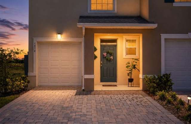 Beautiful 2024 Townhome with Pond Views in Prime Kissimmee Location photos photos