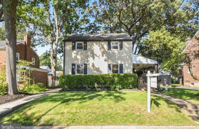 4727 ARLINGTON Boulevard Gallery 1