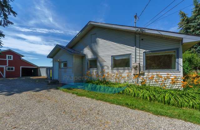 Move In Special $500 Off First Month | 2 Bedroom 1 Bathroom Home on Nearly 2 Acres Available in Hayden! Gallery 4