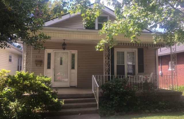N. Ashland Ave Bungalow Home 251218 - 810 Aurora Avenue, Lexington, KY 40502
