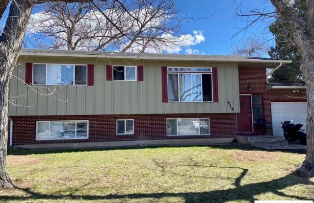 Spacious Home with Great Layout for Roommates! - 924 Timber Lane, Fort Collins, CO 80521