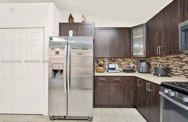 11037 SW 152nd Ct Gallery 3