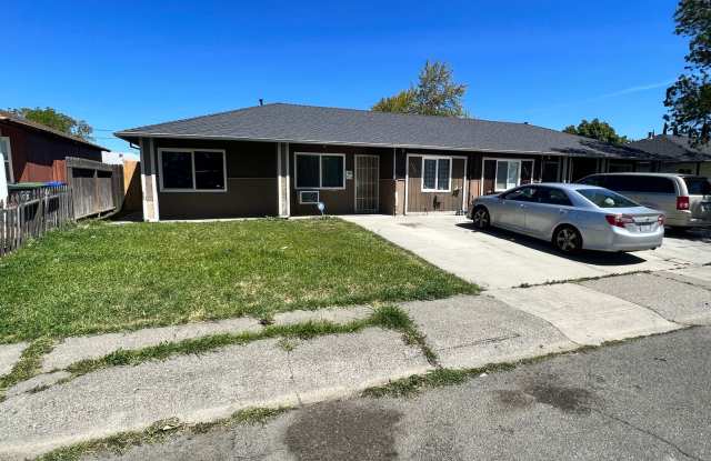 Great looking duplex, plenty of room, and ready to go photos photos