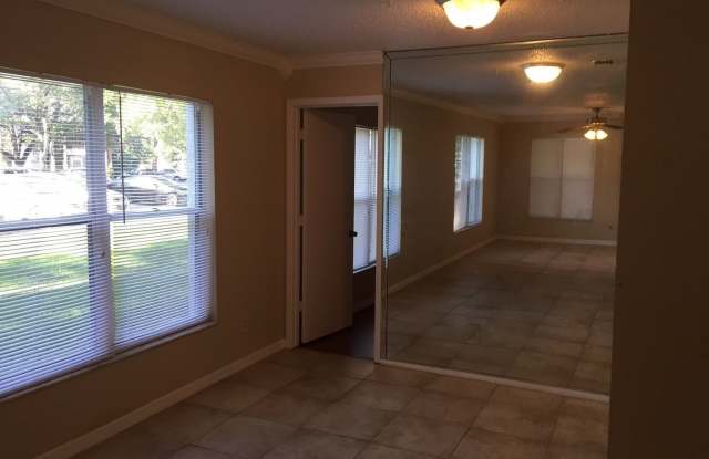 2401 Northlake Dr Gallery 2
