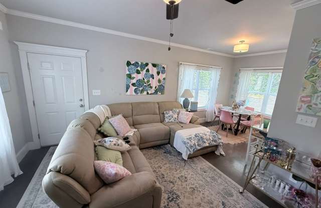 4 BR/ 4BA Home Located on MLK Gallery 4
