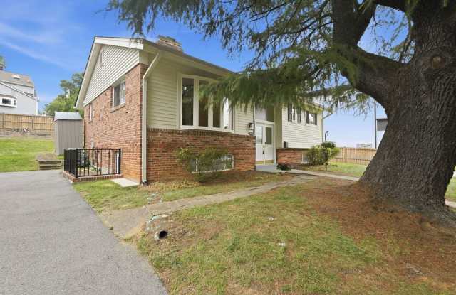 This is a rare opportunity to lease a home in one of McLean's premier neighborhoods, offering an exceptional blend of space, convenience, and top-tier schools. photos photos