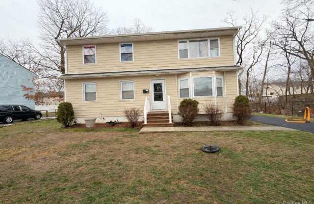 35 N 16th Street unit: First Floor - 35 North 16th Street, Wyandanch, NY 11798