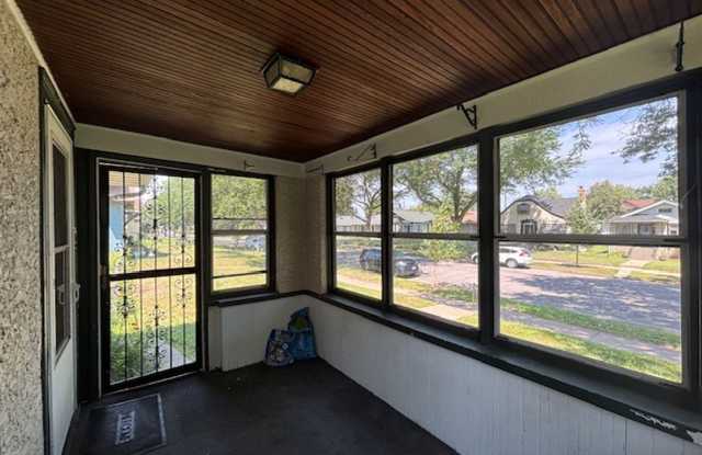 Charming 2+ Bedroom Single Family on a great St Paul street!! Gallery 3
