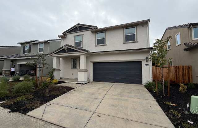3 Bedroom | 2.5 Bathroom | New single family home - 5212 Decantor Court, Lemon Hill, CA 95824