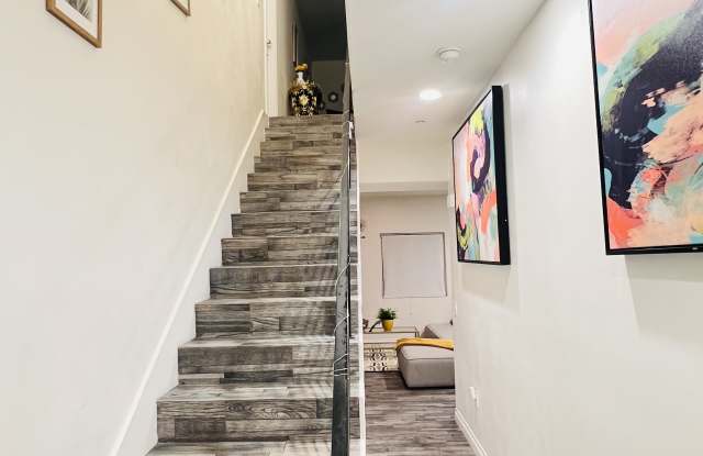 909 Oakwood Street photos photos