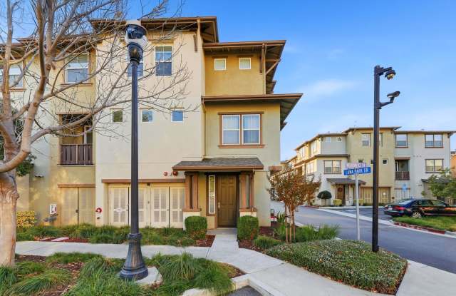 Modern Ice Townhome - 782 Luna Park Drive, San Jose, CA 95112