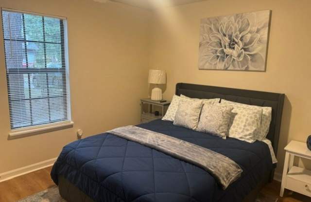 Charming 2BR House in Riverdale Gallery 3
