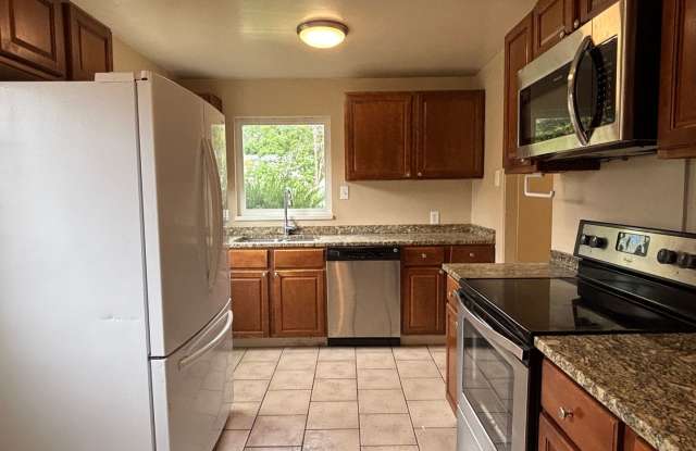 Spacious 3 Bed + Office, 2 Updated Baths – Central Aurora Gallery 3