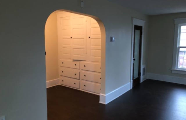 1725 Woodland Ave NW Gallery 2
