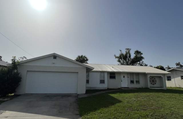 ** Single Family Home - Port Charlotte - 2 Bed / 2 Bath Plus Den/Bonus Room - Annual Rental - $1,595 -- Move-In Ready** photos photos