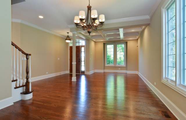 123 Maple Avenue Gallery 2