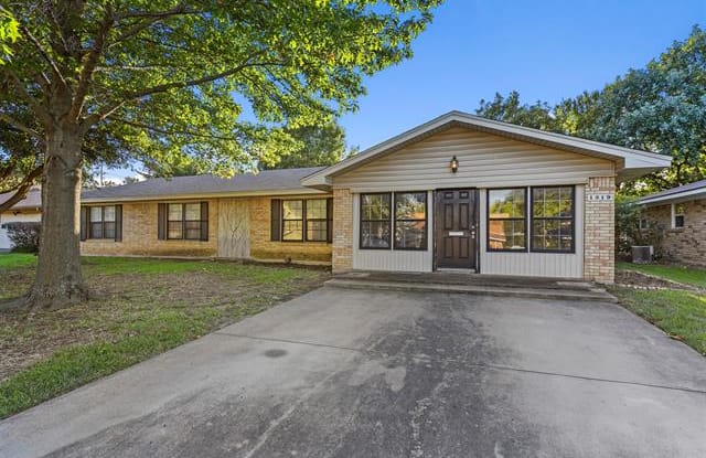 1219 Stanley Street - 1219 Stanley Street, Denton, TX 76201