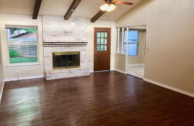 210 SANDHILL DR Gallery 4