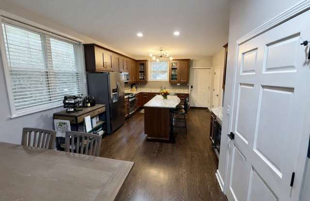 1635 W Beach Avenue Gallery 4