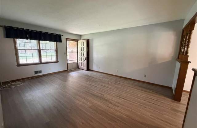 1005 Mock Avenue Gallery 2