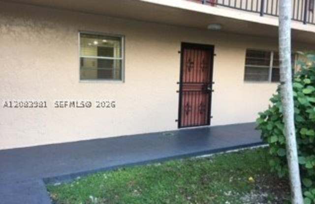 13701 Kendale Lakes Cir Gallery 3