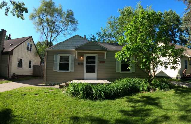 Very Clean Royal Oak Ranch photos photos