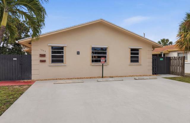 1565 W 28th Street unit: A photos photos