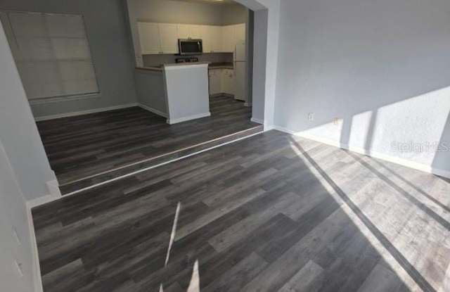 9401 CRESCENT LOOP Circle Gallery 2