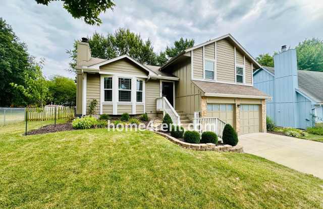 Wonderful Three Bedroom Olathe Home in a Quiet Neighborhood, w/ Stainless Steel Appliances and a Gorgeous Fenced Yard! photos photos