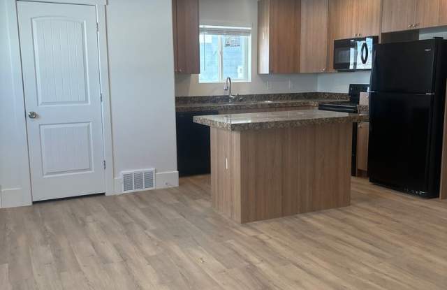 New Build Townhouse - 416 Cheyenne Drive, Evanston, WY 82930