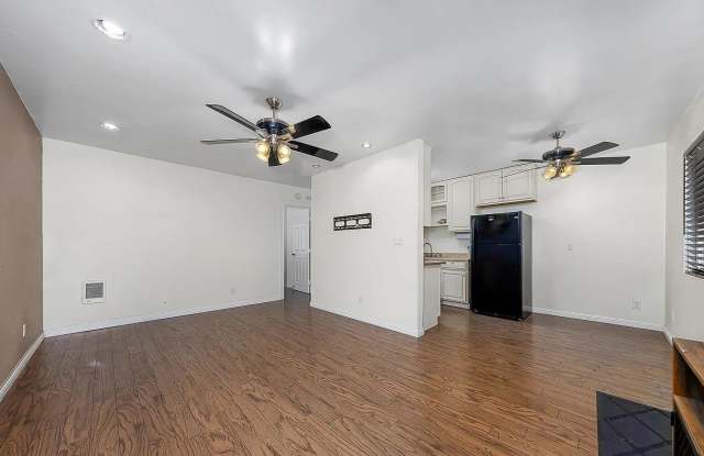 4267 44th St Apt 15 photos photos