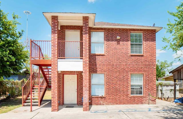 2414 San Eduardo Ave - 2414 San Eduardo Ave, Laredo, TX 78040