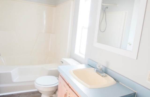 ONLY 3 Miles from BEACH!!!! Close to Navy Base, fenced yard, very large covered front porch - 6916 Sunrise Drive, Upper Grand Lagoon, FL 32407