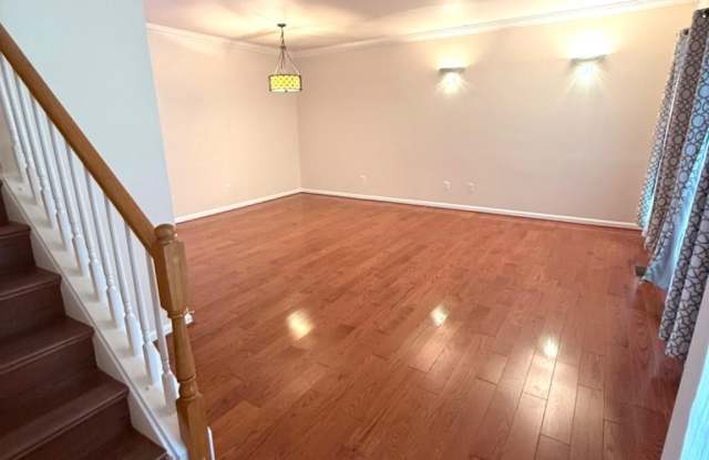 20597 BANBURY Square Gallery 4