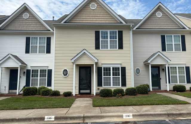 3 Bedroom, 2.5 Bathroom Townhouse in High Point! photos photos