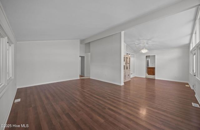 2003 Forest Hill Drive Gallery 3
