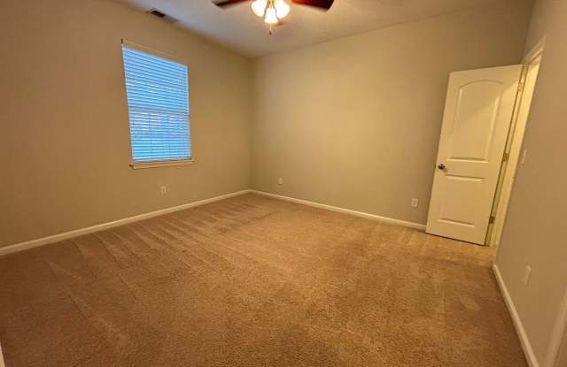 AVAILABLE NOW! Room to Roam in NE Columbia! Gallery 4