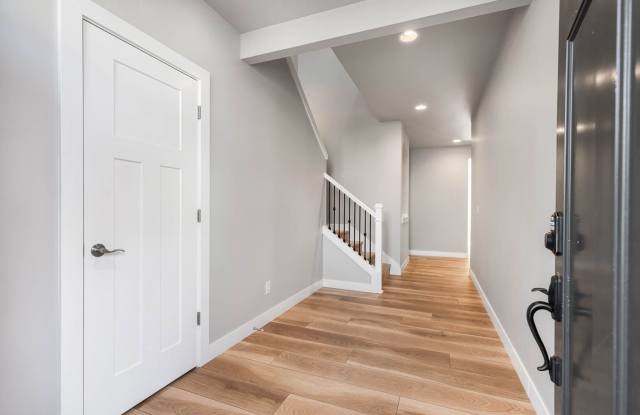 Beautiful Northbrook Home with High-End Finishes, Spacious Layout & Community Amenities Gallery 4