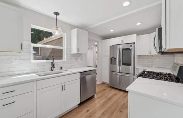 923 N 98th St photos photos