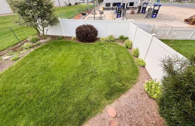 Single Family Bi-Level Home with Large Deck and Fenced Yard Gallery 4