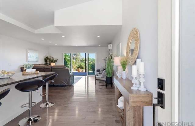 5447 Soledad Rd Gallery 2