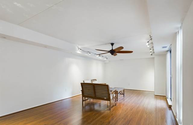 Bright 1 bed 1 bath, private patio, FREE covered garage parking, gated community with pool, - 130 Spruce Street, Philadelphia, PA 19106