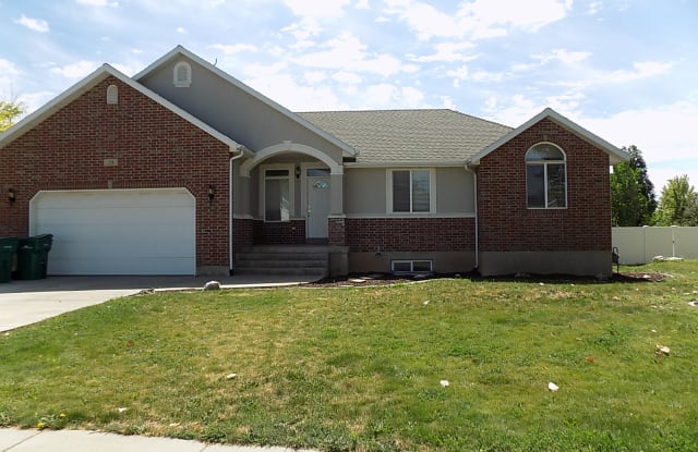 28 E 2150 N - 28 East 2150 North, Layton, UT 84041